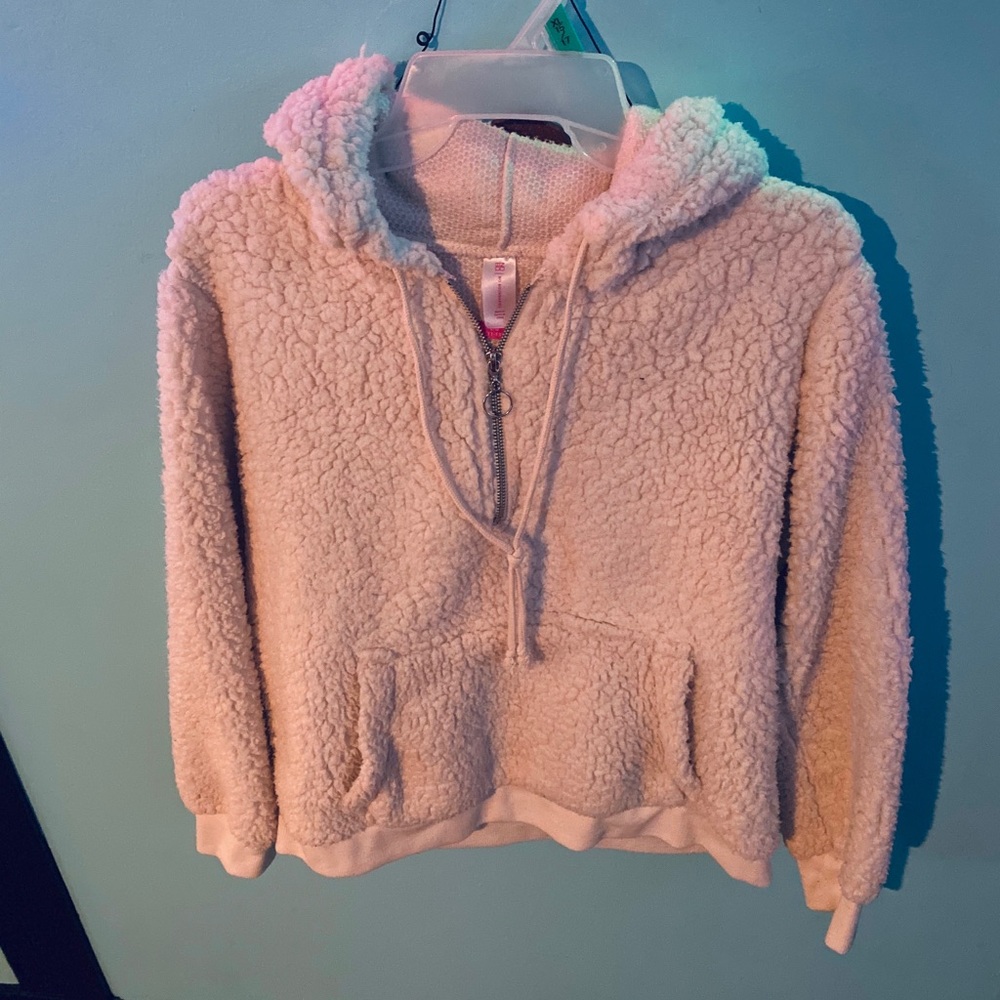 SUPER FUZZY WHITE SWEATSHIRT